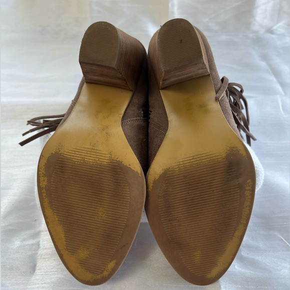 STEVE MADDEN "Ohio" Taupe Suede FLIRTY FRINGE Ankle Boots COASTAL COWGIRL Sz 9 - Picture 6 of 6